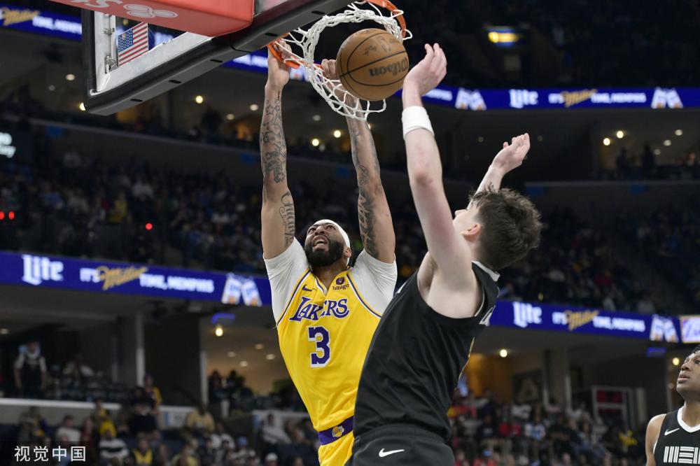 前列的中场 前列的中场